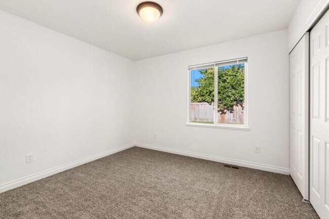 Building Photo - 2209 68th Ave