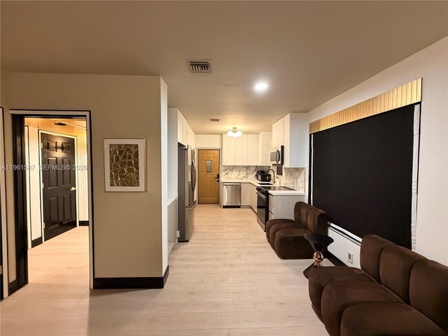 Building Photo - 920 SW 50th Ave