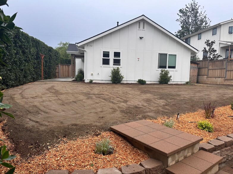 Building Photo - 2130 Lemon Ave