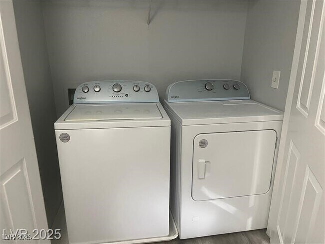 Building Photo - 1300 S Arlington St