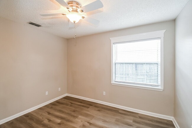 Building Photo - 4560 Arch Creek Dr S