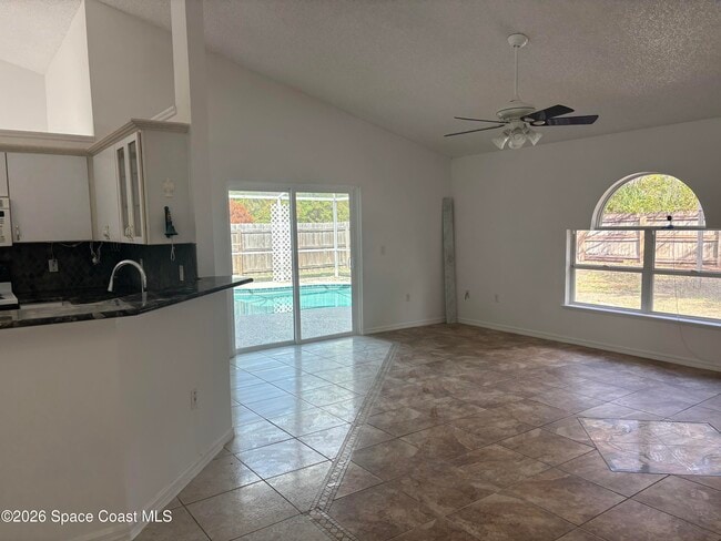 Building Photo - 443 Collings St SE