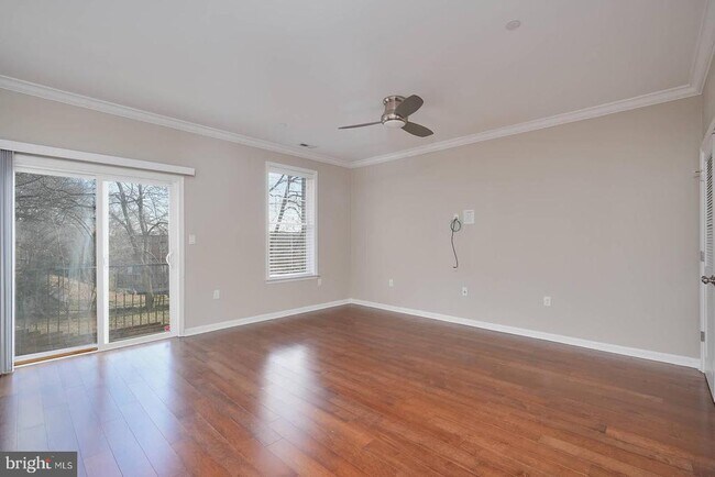 Building Photo - 412 Woodcrest Dr SE