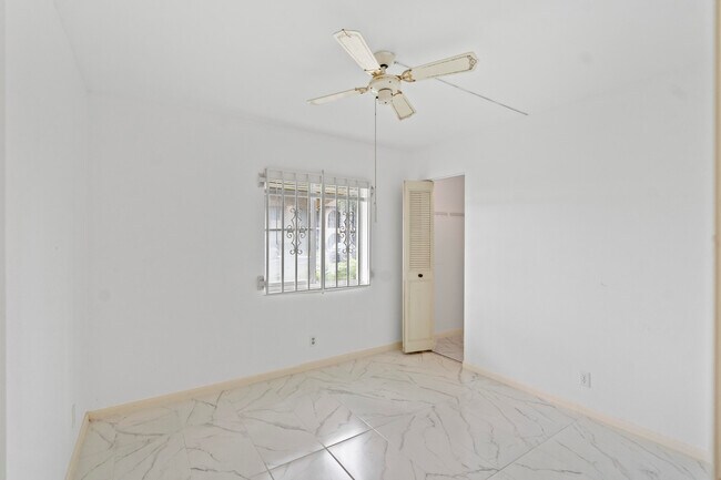 Building Photo - 441 Pine Glen Ln