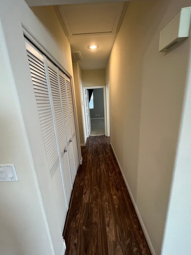 Building Photo - 2 BED / 2 BA - ALL APPLIANCES - COMMUNITY ...