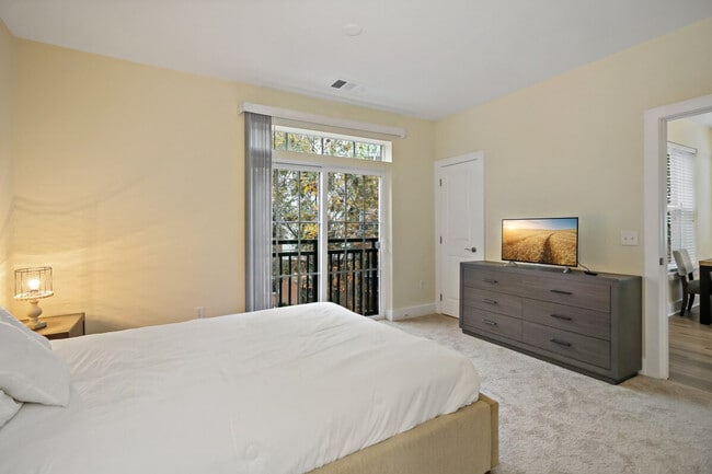 Building Photo - 615 S Columbus St