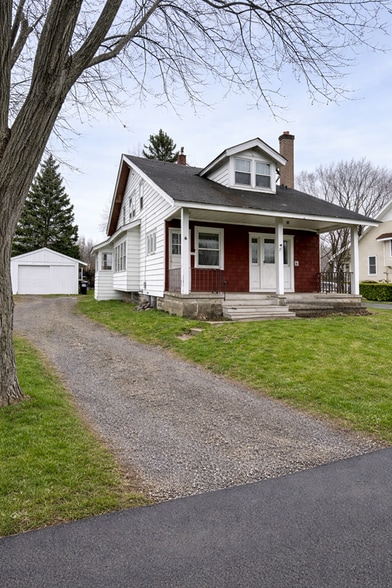 Building Photo - 211 Russell Ave