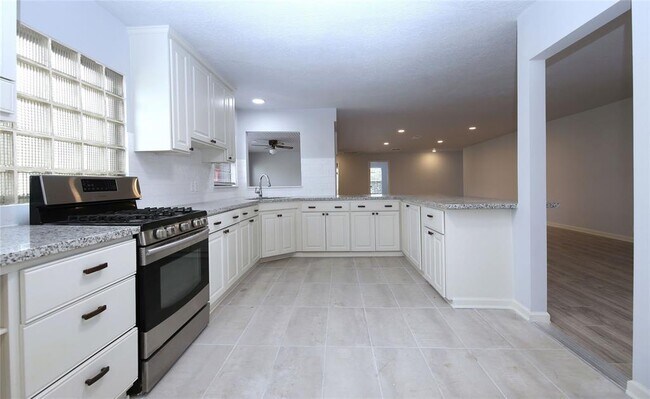 Building Photo - 5221 Palmetto St