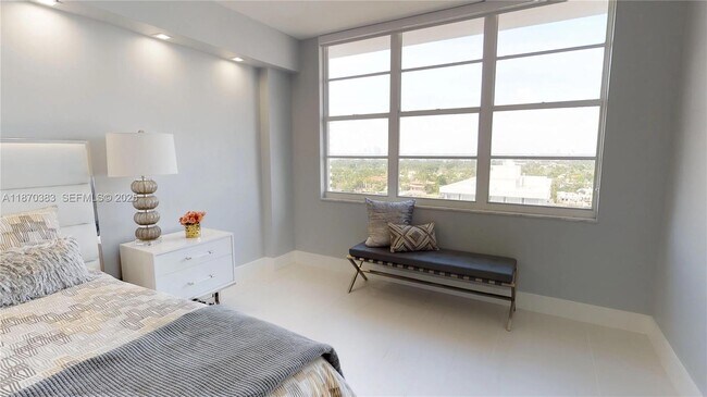 Building Photo - 5601 Collins Ave