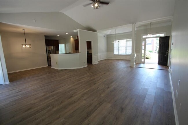 Building Photo - 258 Brookcliff Dr NE
