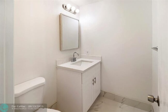 Building Photo - 2590 Coral Springs Dr