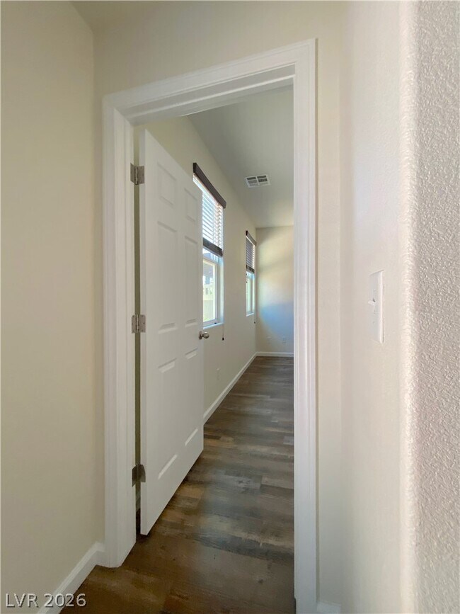 Building Photo - 1000 Aspen Cliff Dr