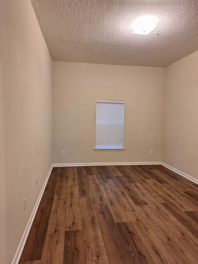 Building Photo - 7032 Deer Lodge Cir