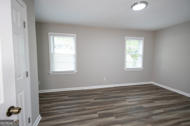 Building Photo - 2689 Collier Dr NW