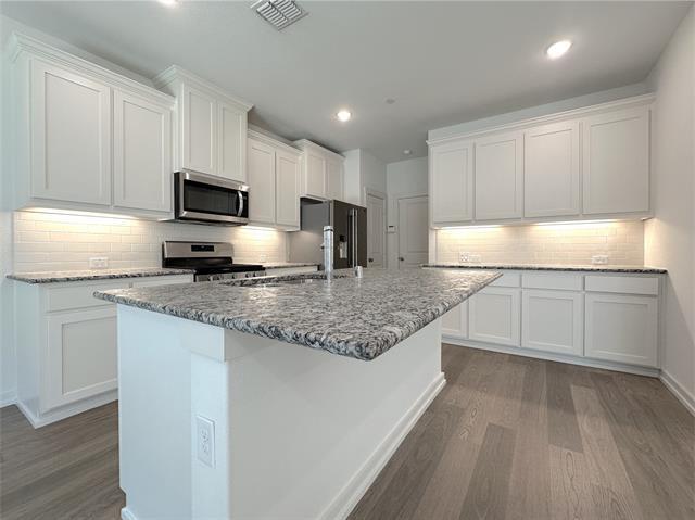 Building Photo - 2740 Majesty Dr