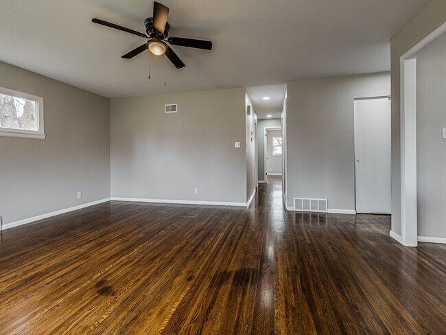 Building Photo - Newly remodeled home