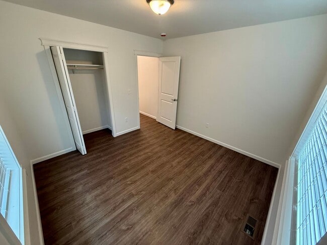 Building Photo - 1329 Elm St
