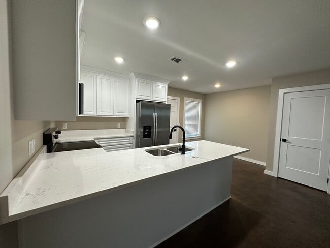 Building Photo - 501 Ave 3 NW