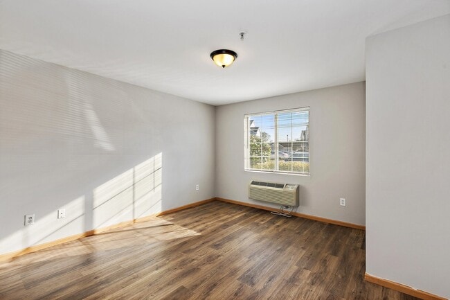 Building Photo - 124 Bertram Dr