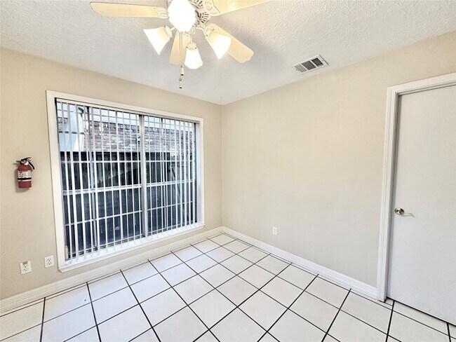 Building Photo - 65 Hickory Oak Dr