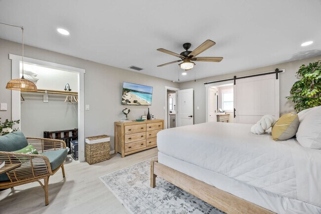 Building Photo - 366 W Osceola Ln