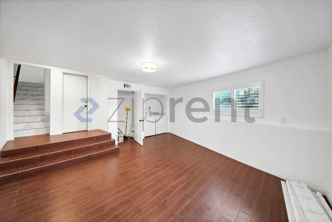 Building Photo - Unit 40