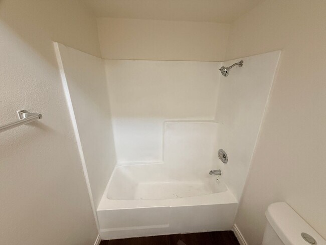 Building Photo - 5165 Gray Ln