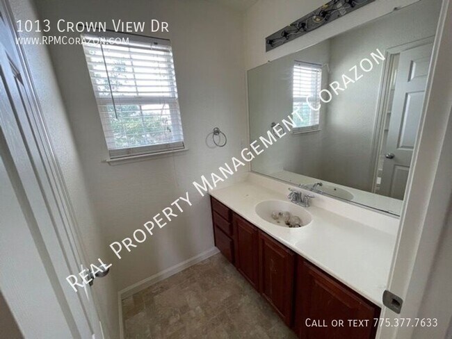Building Photo - 1013 Crown View Dr