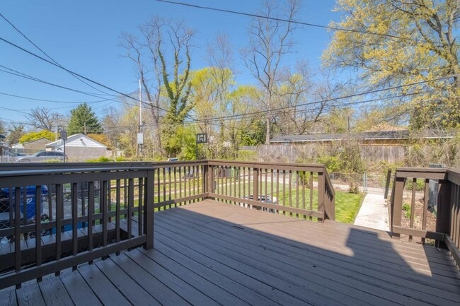 Building Photo - 806 Benninghaus Rd