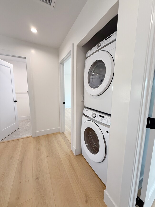 Building Photo - 129 N Vendome St