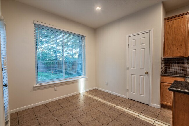 Building Photo - 6303 Faulkner Ridge Dr
