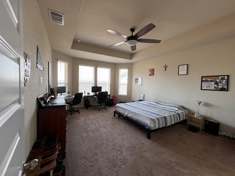 Master bedroom 1 - 9186 Devils Riv