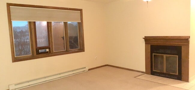 Building Photo - Wonderful 2 bed 1 bath Condo; 2-car garage.