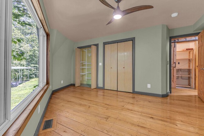 Building Photo - One-of-a-Kind 4 BR Retreat on Nearly 13 Pr...