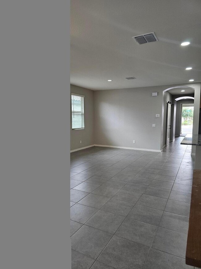 Building Photo - 15092 W Portland St