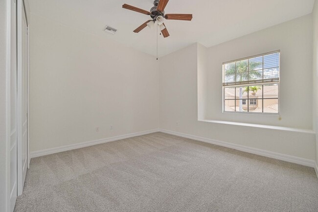 Building Photo - **Coach Home in Jonathans Bay - 3/2 + Den -  Water Views - 2 Car Garage**