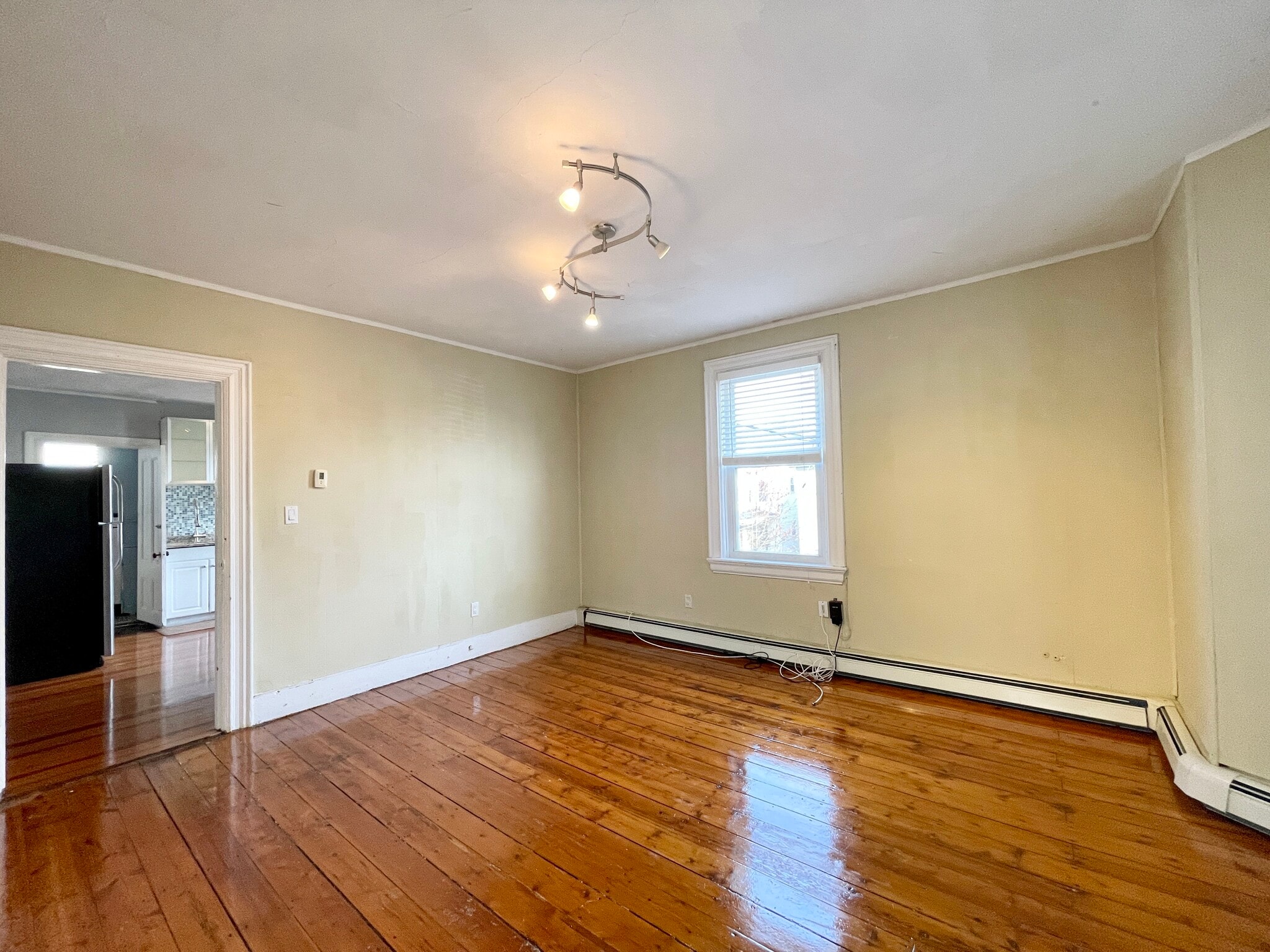 Building Photo - 48 America St