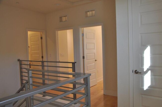 Building Photo - 2842 Catalino St