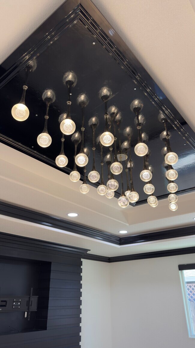 Building Photo - 6552 N Augusta St