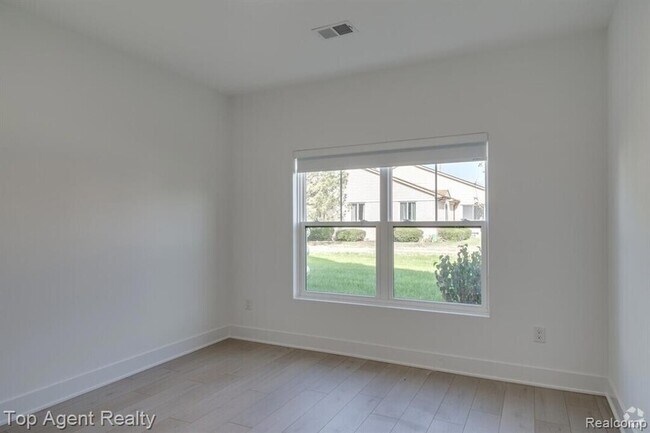 Building Photo - 31847 Gabby Ct