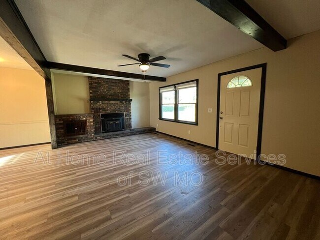 Building Photo - 519 S Hilton Ave