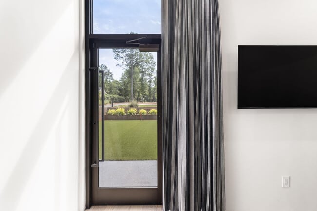 Building Photo - 575 Early Dr