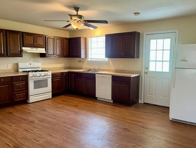 Building Photo - St. Amant 3br/2ba house for