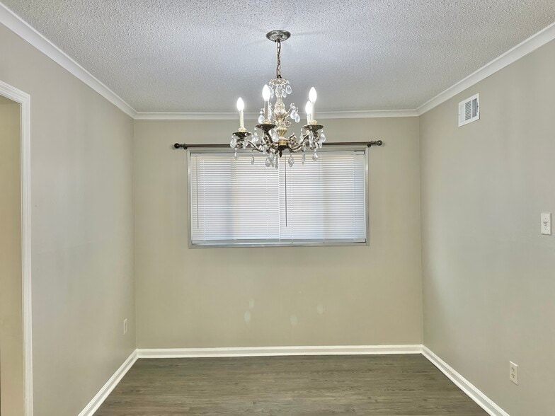 Building Photo - 141 N White Station Rd