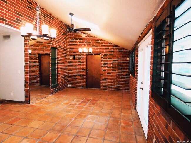 Building Photo - 3623 Green Spring