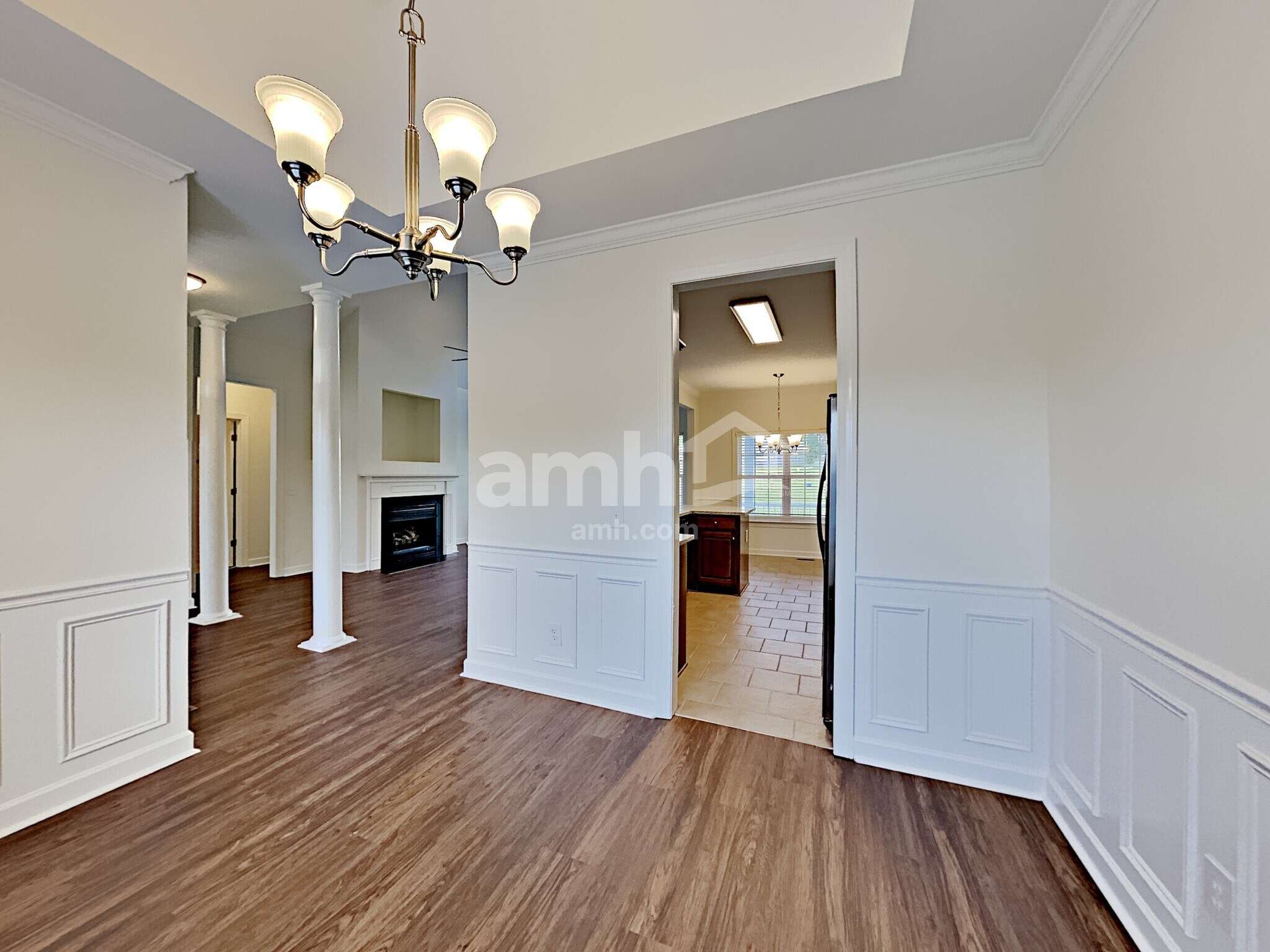 Building Photo - 563 Summit Way