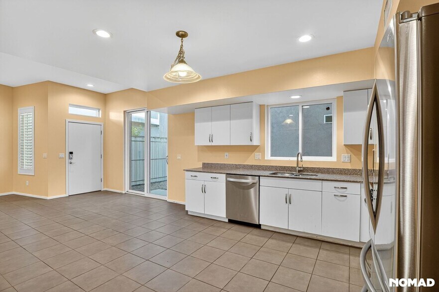 Building Photo - 841 E Park Modern Dr