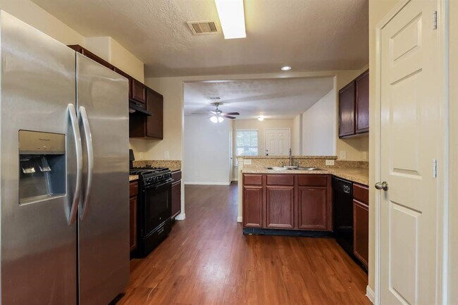 Building Photo - 6350 Scotchwood Dr