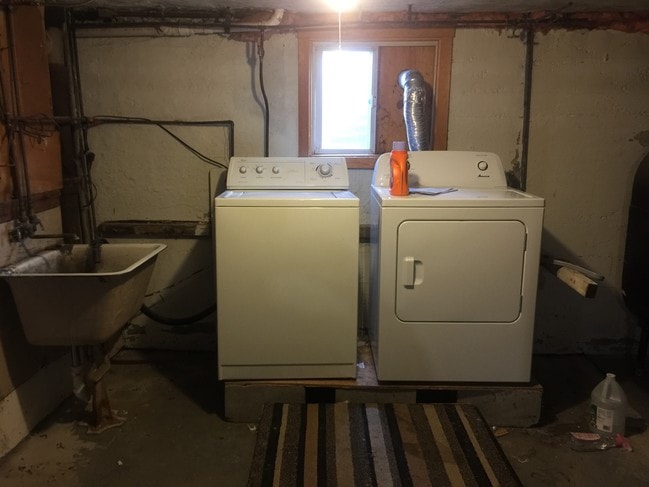 Building Photo - 40 Dunster Ln