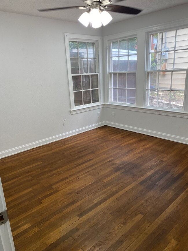 Building Photo - UT PRE LEASE: Charming 3 bed / 2 bath Hous...